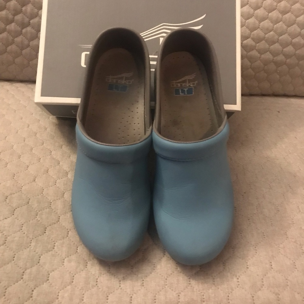 Dansko size 38 Teal Smooth Nurses Clog